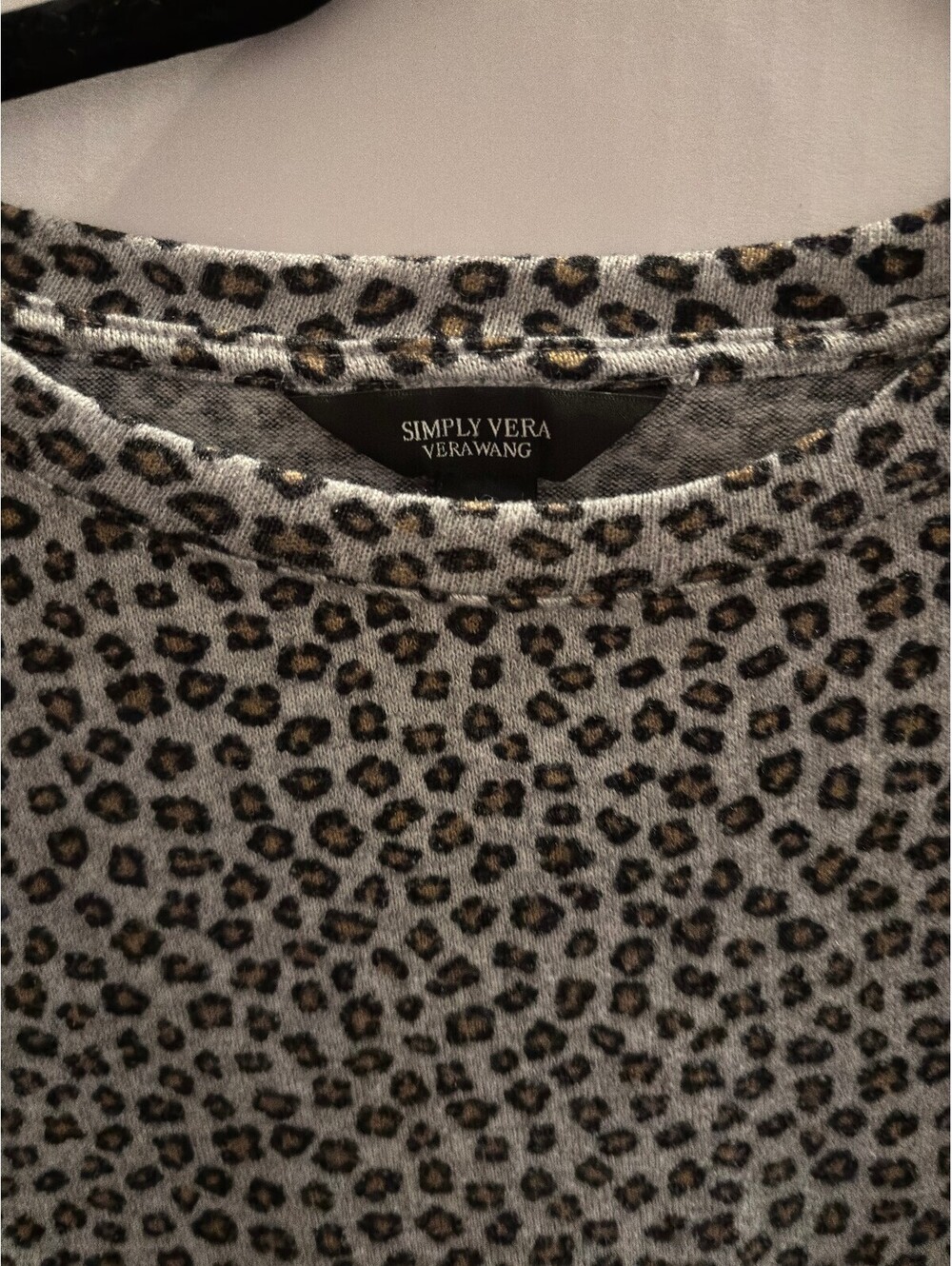Simply Vera Vera Wang Women's Medium Leopard Print Jersey Top in Beige and Black - Picture 3 of 6
